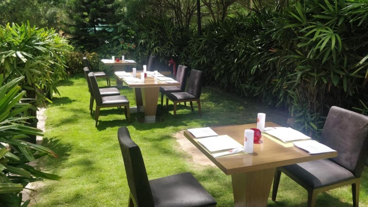 Welcomhotel By Itc Hotels, Richmond Road, Bengaluru Exterior foto The garden at the restaurant