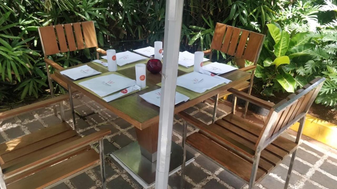 Welcomhotel By Itc Hotels, Richmond Road, Bengaluru Exterior foto A patio set