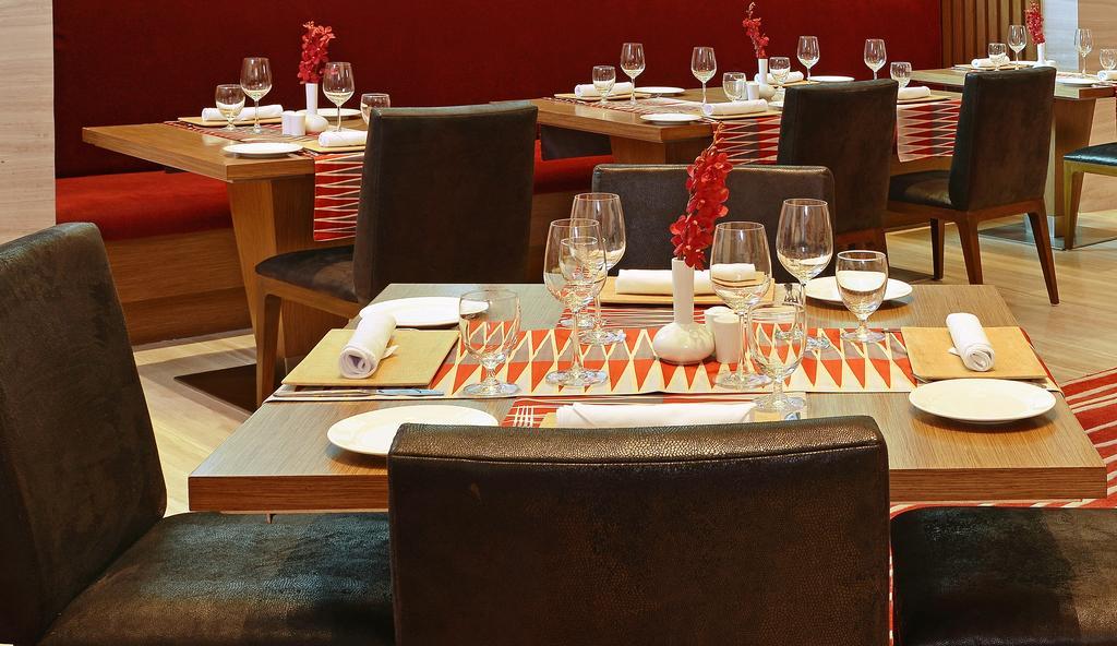 Welcomhotel By Itc Hotels, Richmond Road, Bengaluru Exterior foto A restaurant table